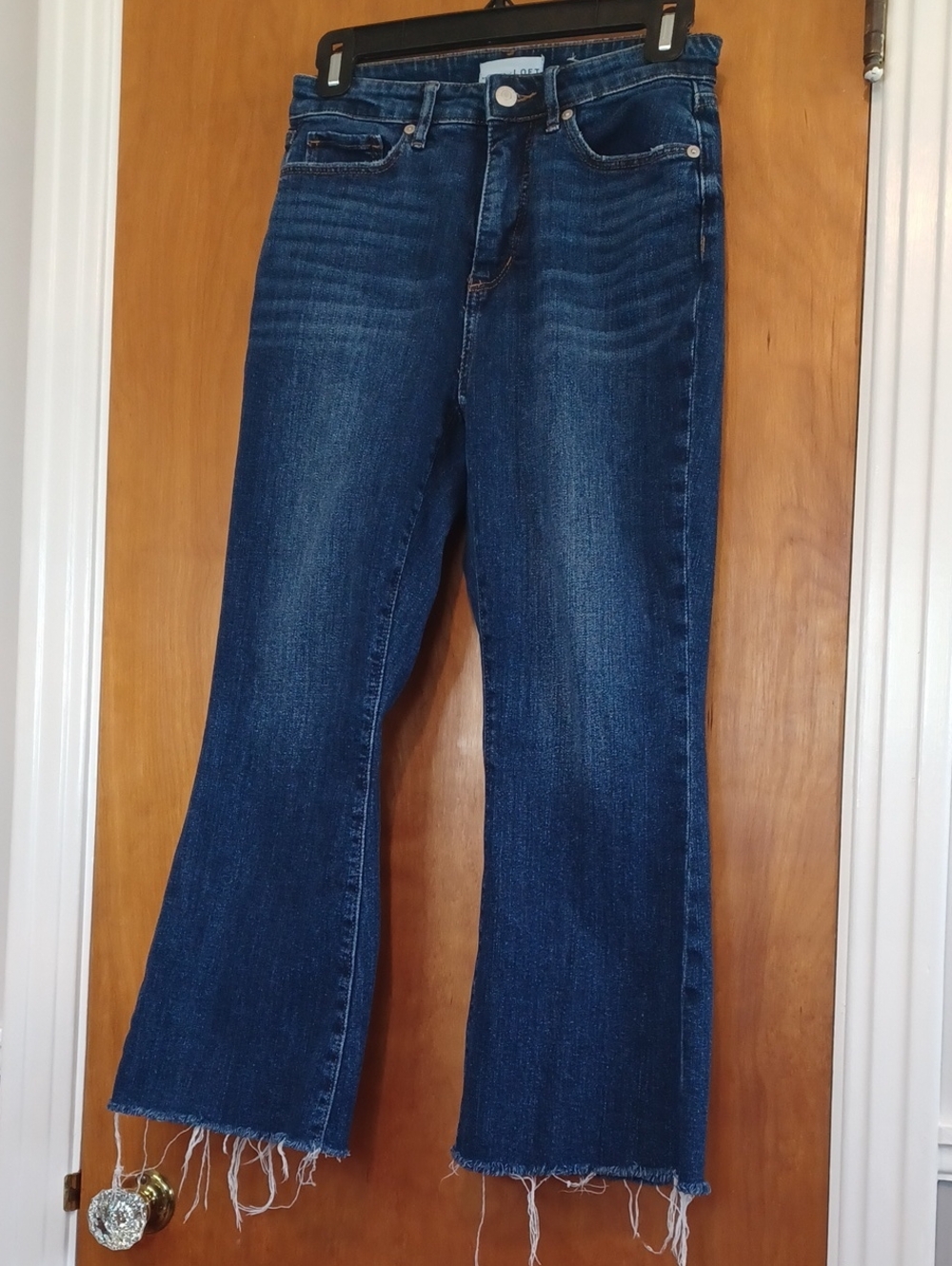 Loft Curvy Kick Crop. Raw Hem. Distressed Pockets. Sz.26/2. L.22" EUC!